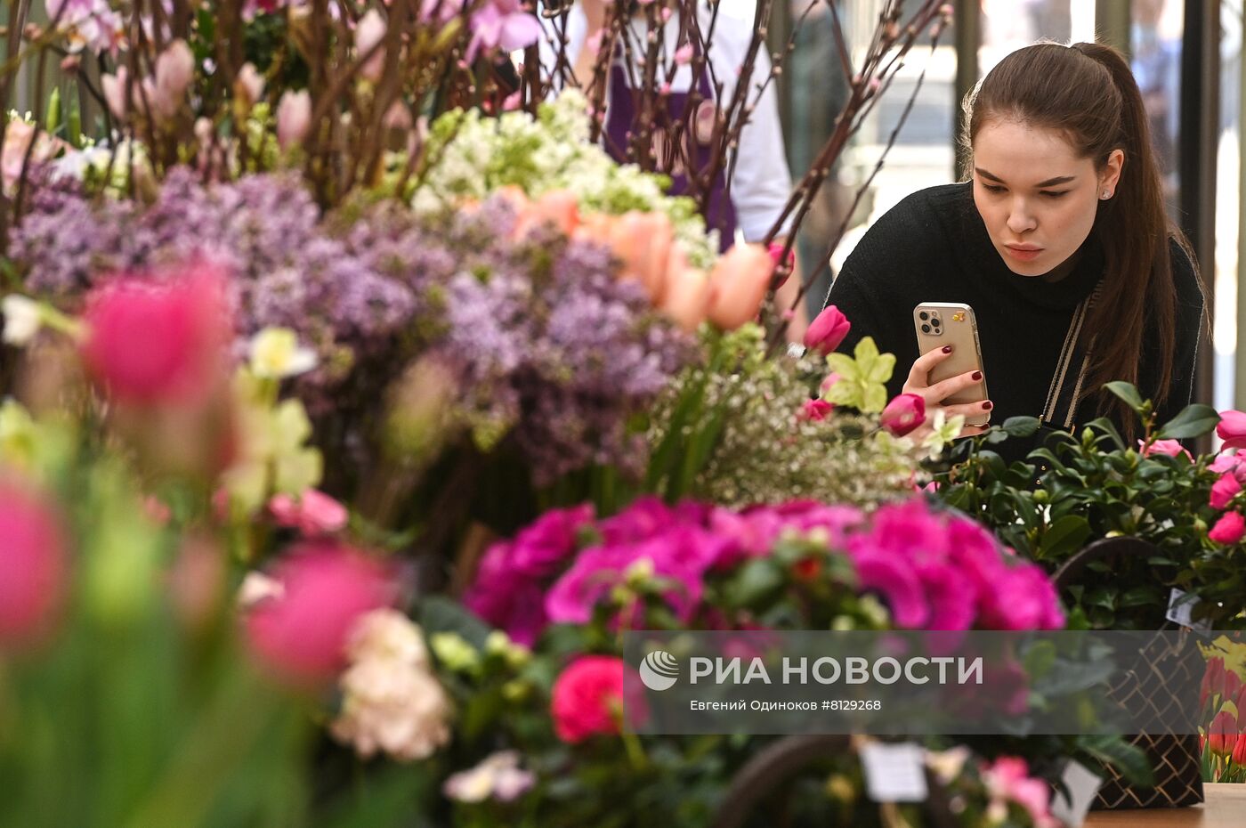 Цветочный базар в Петровском пассаже