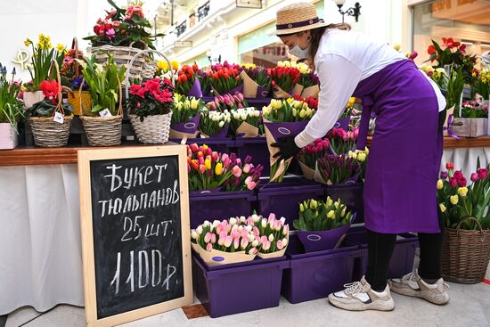 Цветочный базар в Петровском пассаже