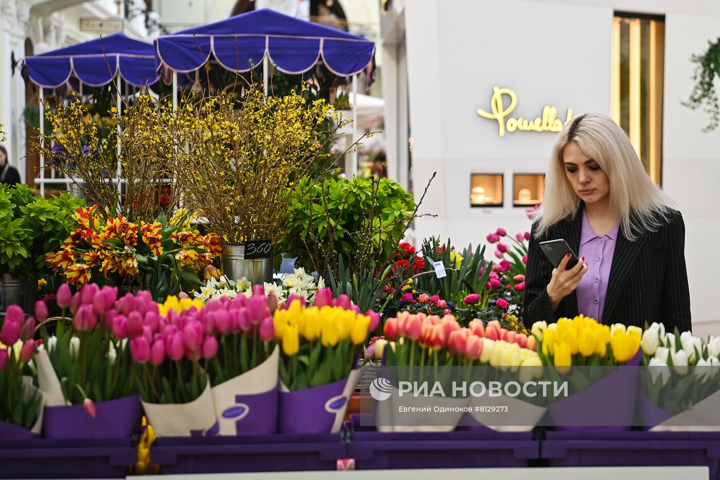 Цветочный базар в Петровском пассаже