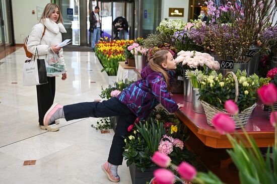 Цветочный базар в Петровском пассаже