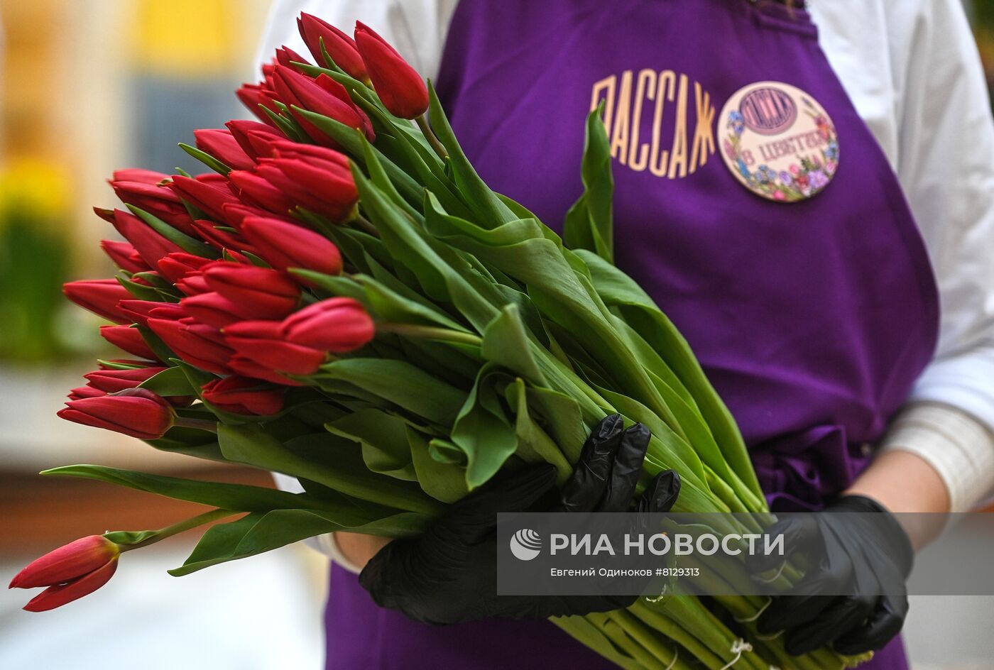 Цветочный базар в Петровском пассаже