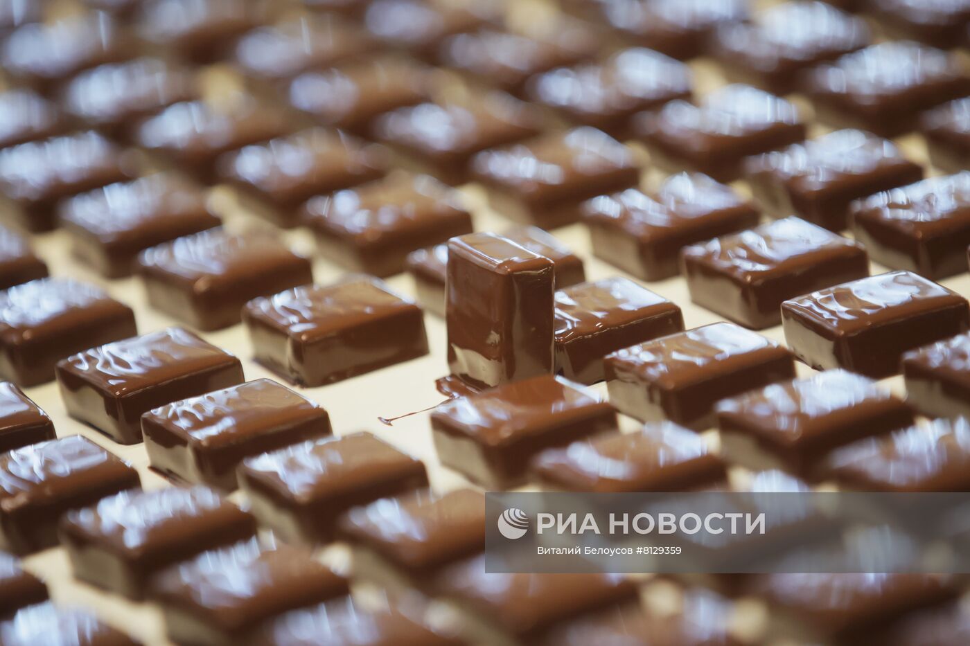 Производство кондитерских изделий на фабриках "Красный Октябрь" и "Бабаевский"