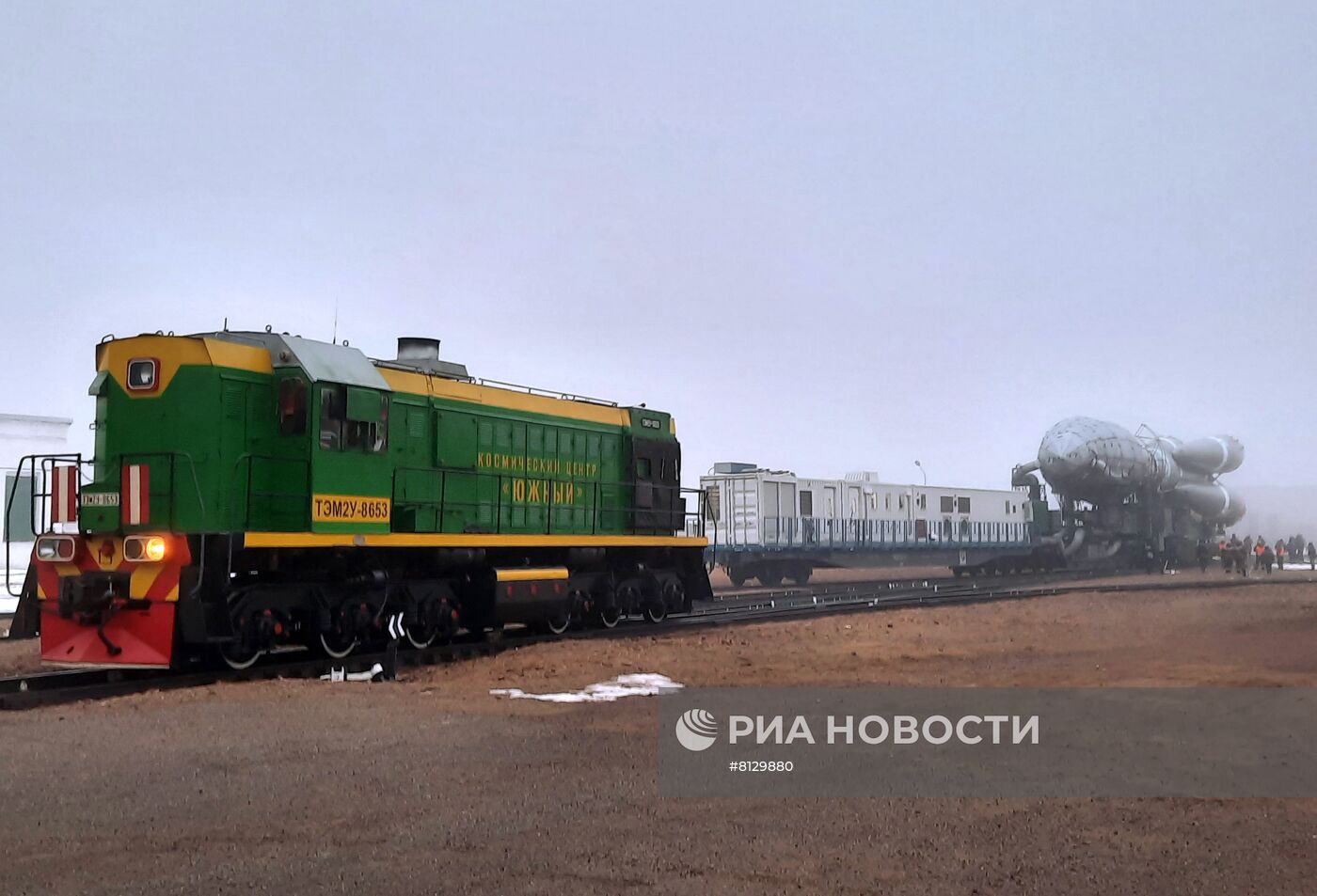 Вывоз РН "Союз-2.1б" с 36 космическими аппаратами OneWeb на стартовый комплекс Байконур