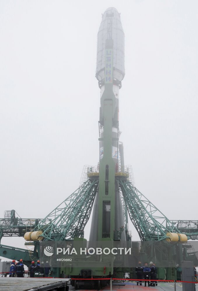 Вывоз РН "Союз-2.1б" с 36 космическими аппаратами OneWeb на стартовый комплекс Байконур 