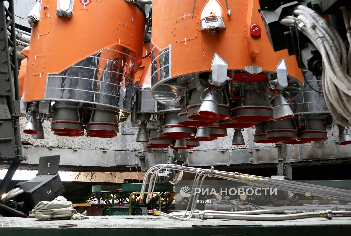 Вывоз РН "Союз-2.1б" с 36 космическими аппаратами OneWeb на стартовый комплекс Байконур