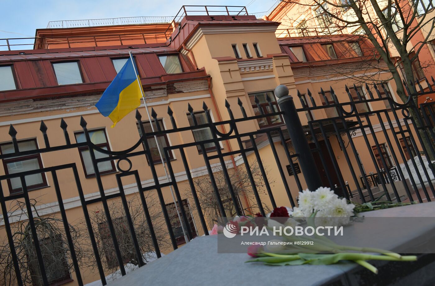 Украинское генконсульство в Петербурге прекратило работу