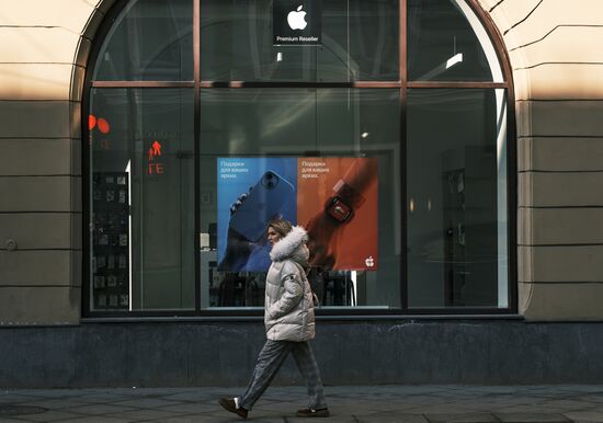 Apple приостановила продажи техники в России