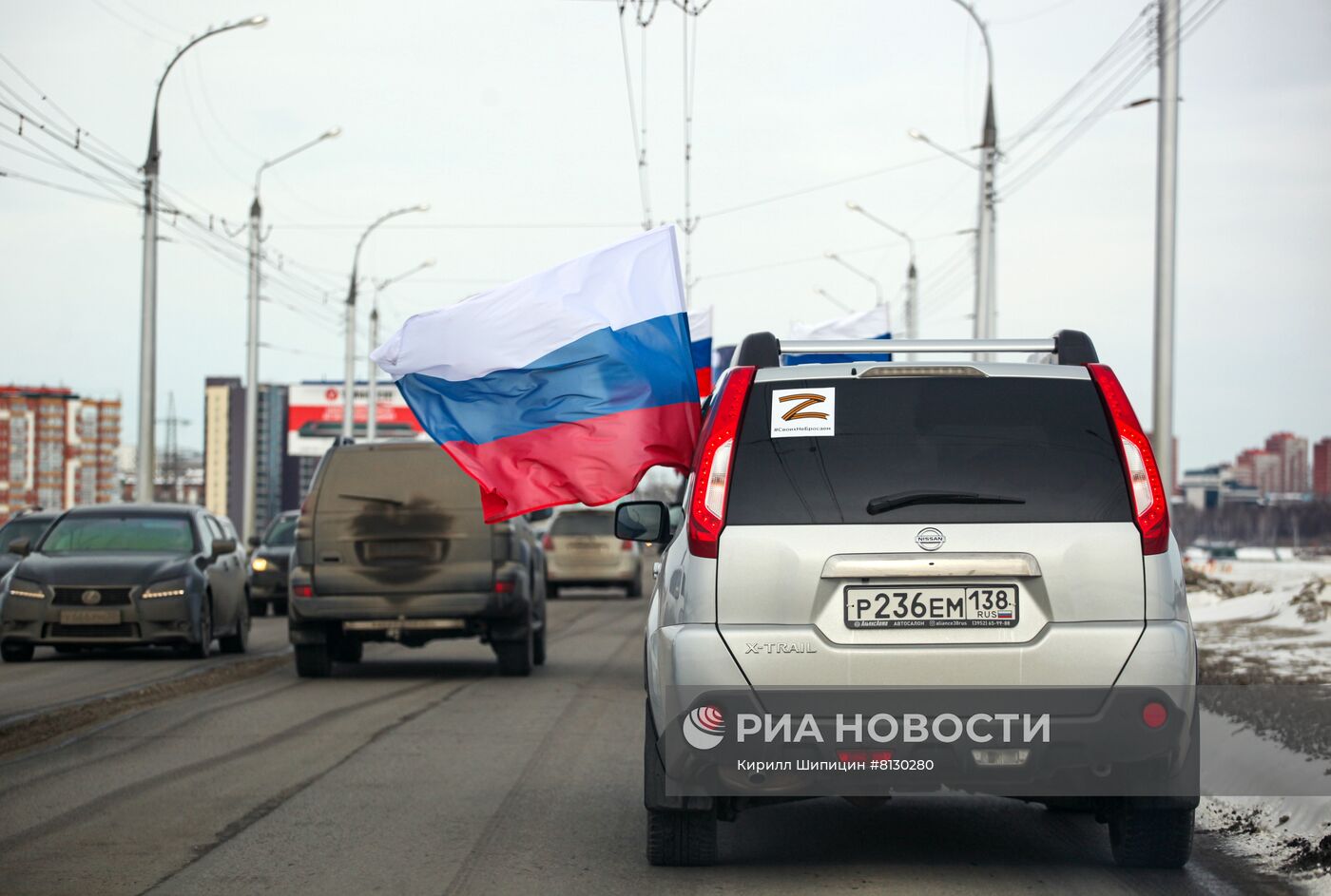 Автопробег в поддержку российских военных на Донбассе в Иркутске