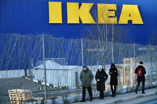 IKEA приостанавливает деятельность в России