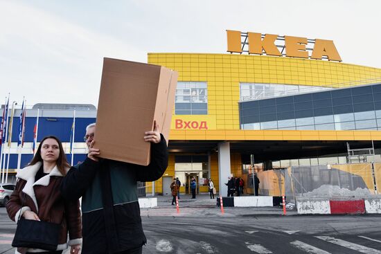 IKEA приостанавливает деятельность в России