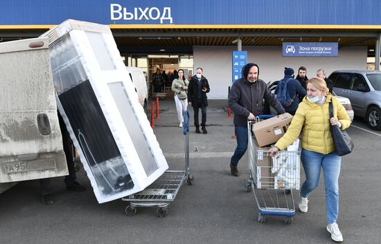 IKEA приостанавливает деятельность в России