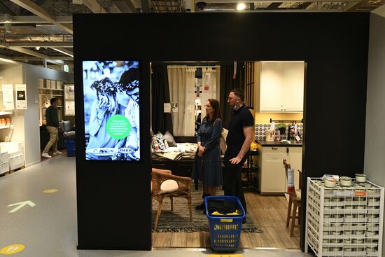 IKEA приостанавливает деятельность в России