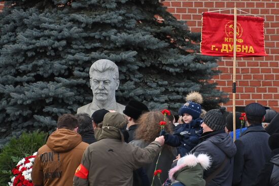 Возложения цветов в связи с годовщиной со дня смерти И.В. Сталина