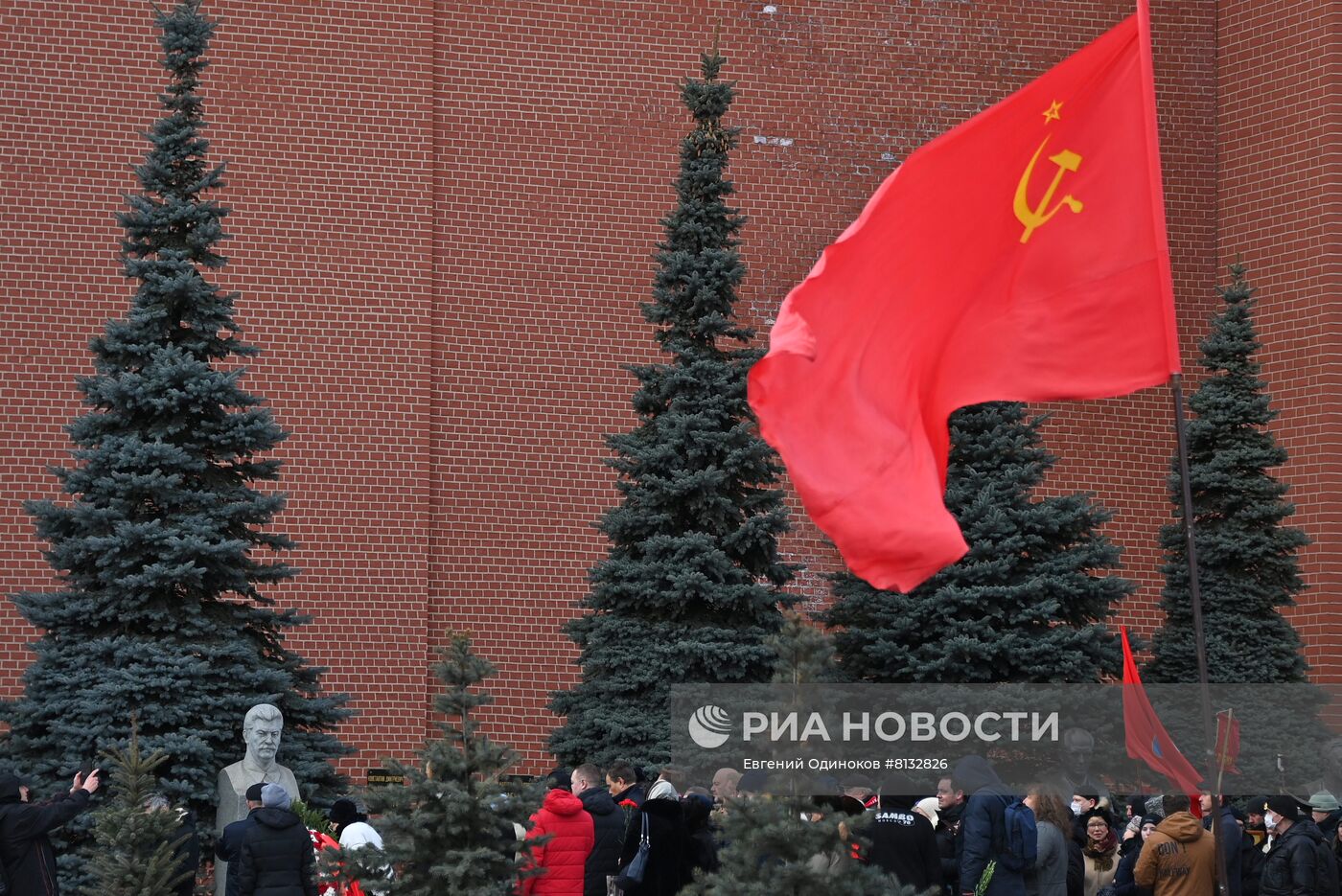 Возложения цветов в связи с годовщиной со дня смерти И.В. Сталина