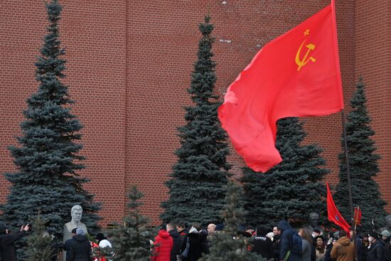 Возложения цветов в связи с годовщиной со дня смерти И.В. Сталина