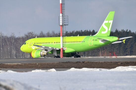 Авиакомпания S7 Airlines прекратила полеты за рубеж