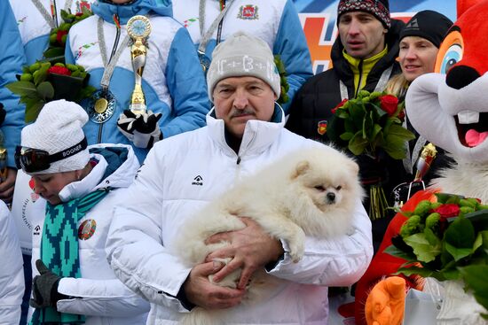 Президент Белоруссии А Лукашенко принял участие в Минской лыжне-2022