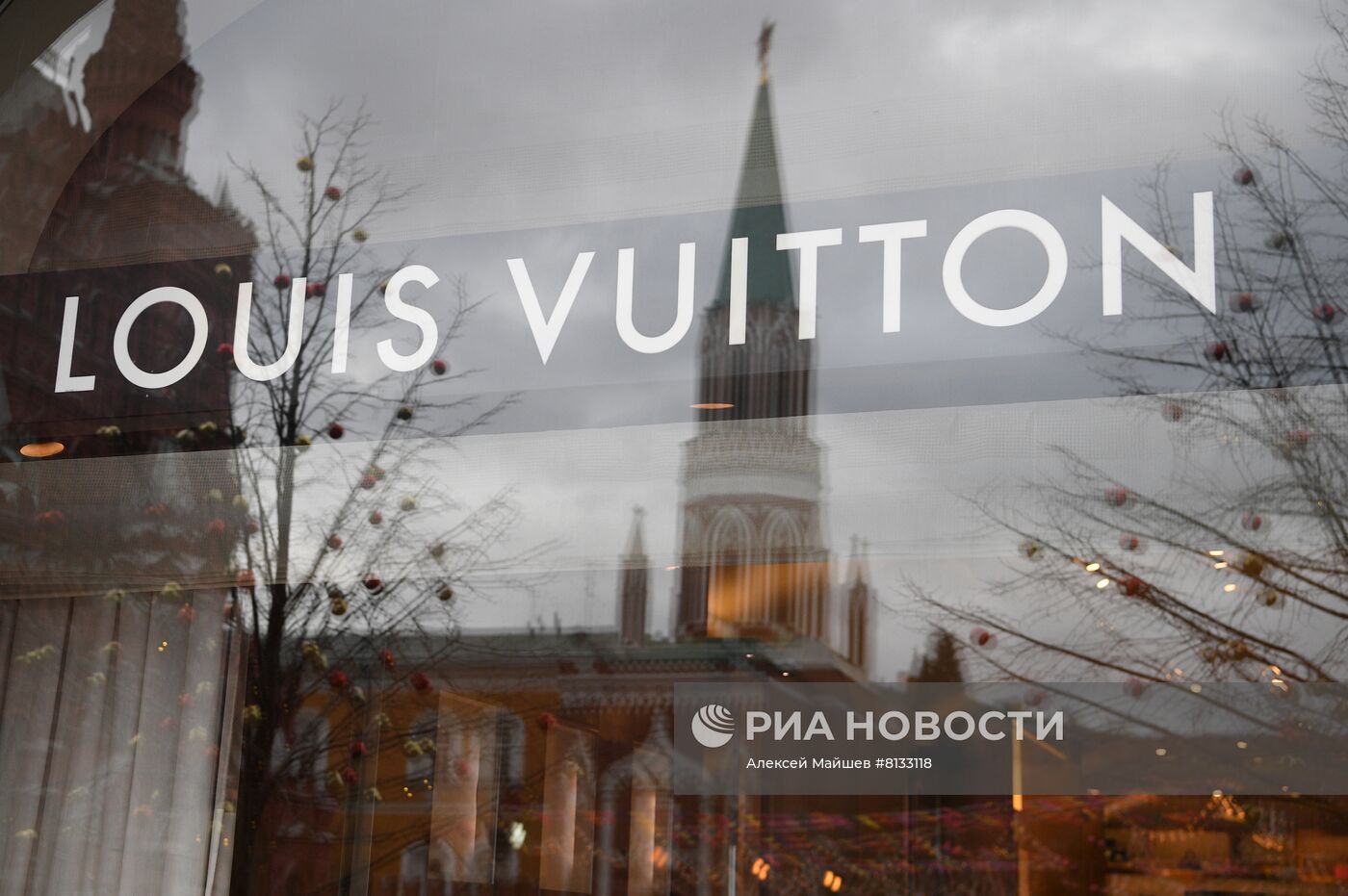 Группы компаний Kering и LVMH приостанавливают работу своих магазинов в России