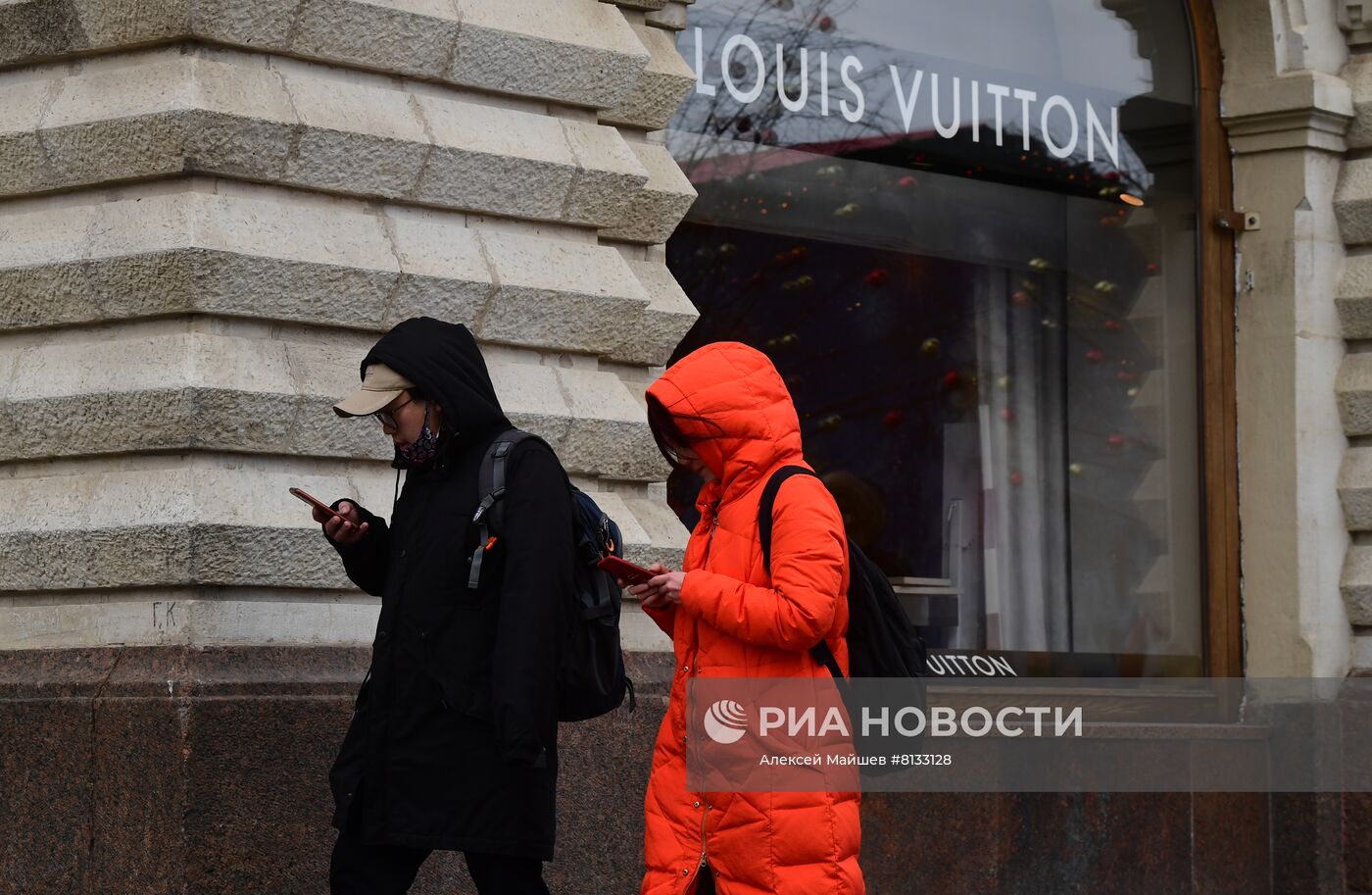 Группы компаний Kering и LVMH приостанавливают работу своих магазинов в России