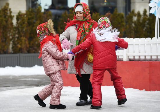 Празднование Масленицы в Казани