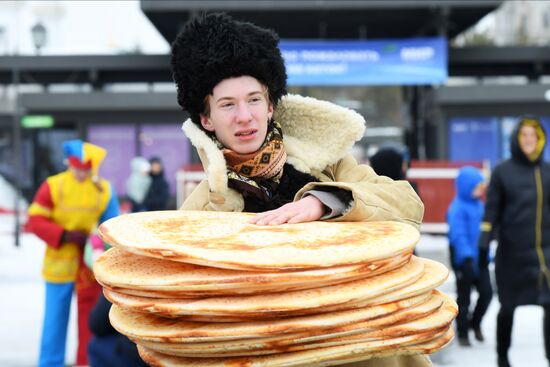 Празднование Масленицы в Казани