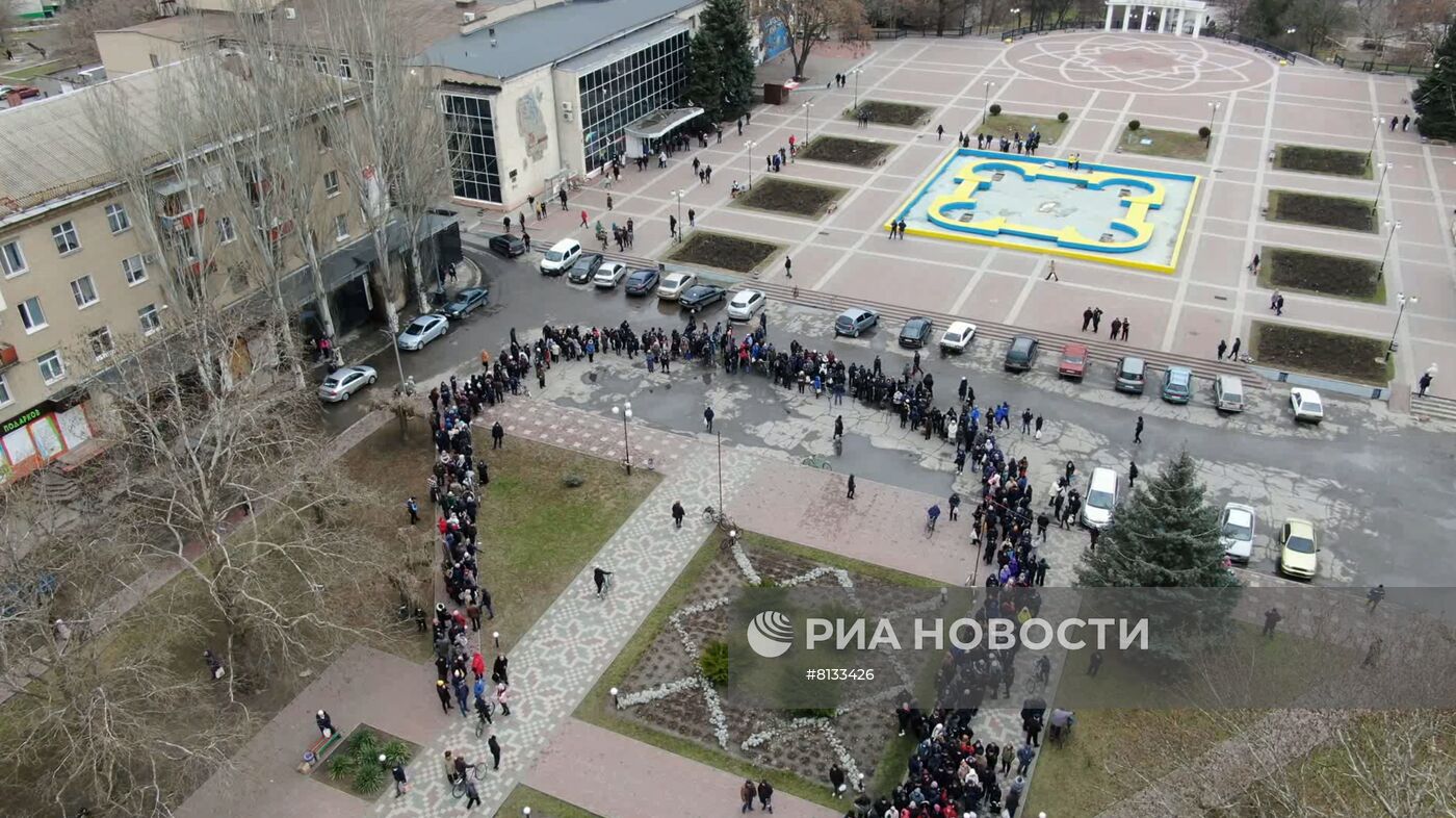 Раздача гуманитарной помощи в г. Мелитополе