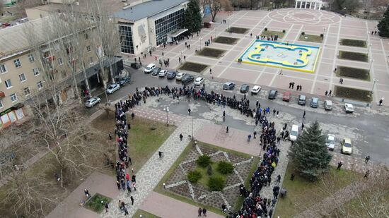 Раздача гуманитарной помощи в г. Мелитополе