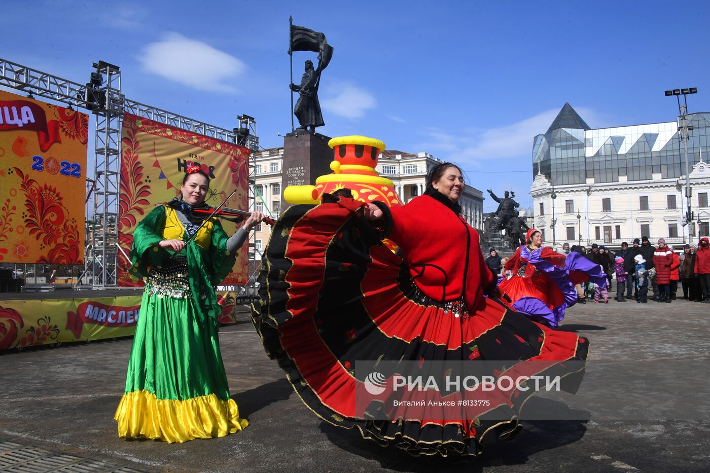 Празднование Масленицы в регионах России