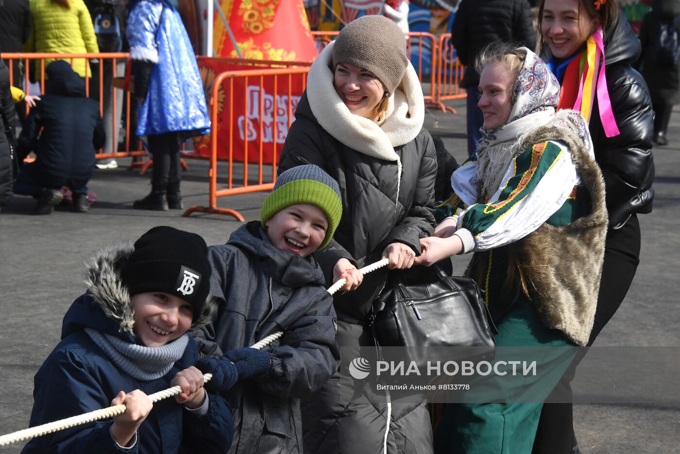 Празднование Масленицы в регионах России