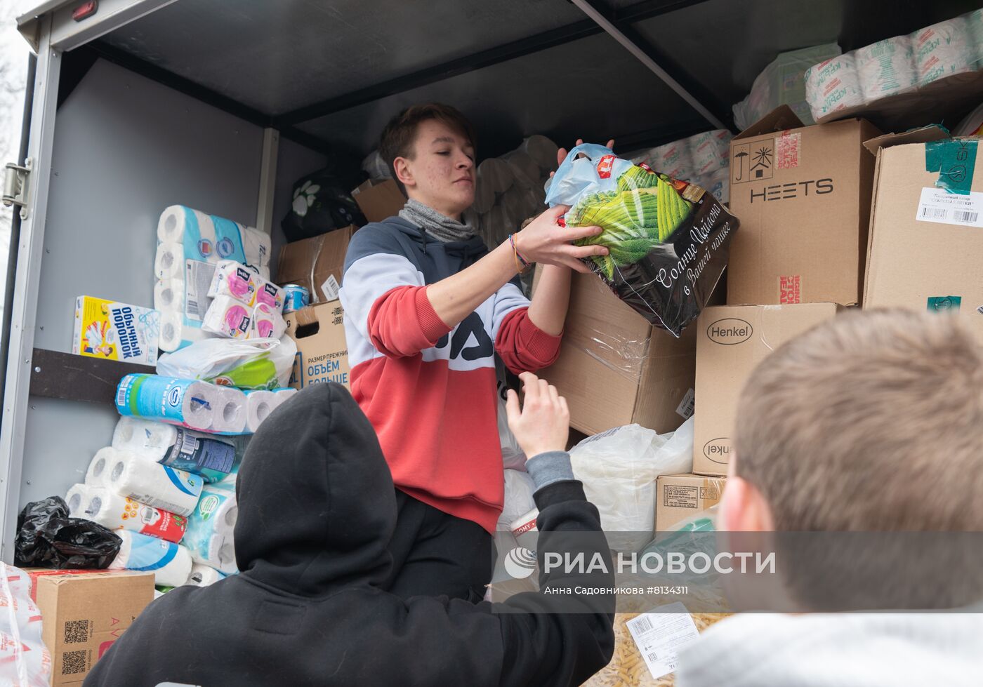 Сбор гуманитарной помощи для жителей Донецкой и Луганской народных республик
