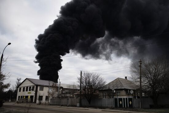 ВСУ нанесли удар по нефтебазе в Луганске 