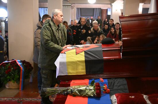 Прощание с командиром батальона "Спарта" В. Жогой в Донецке