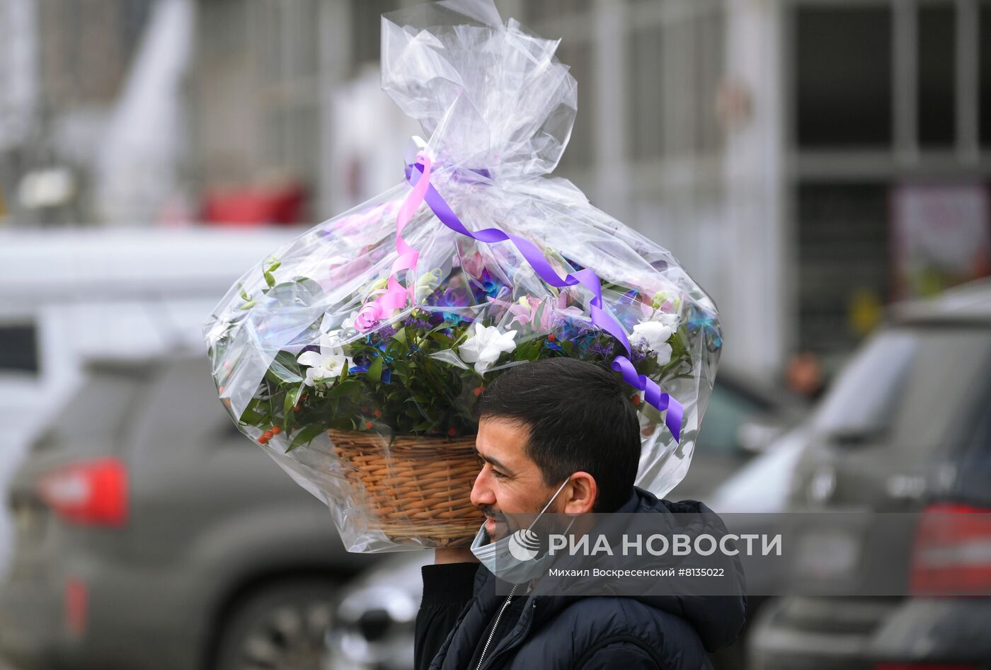 Продажа цветов накануне 8 марта