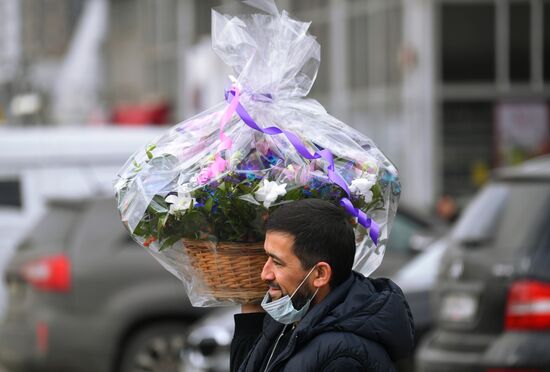 Продажа цветов накануне 8 марта