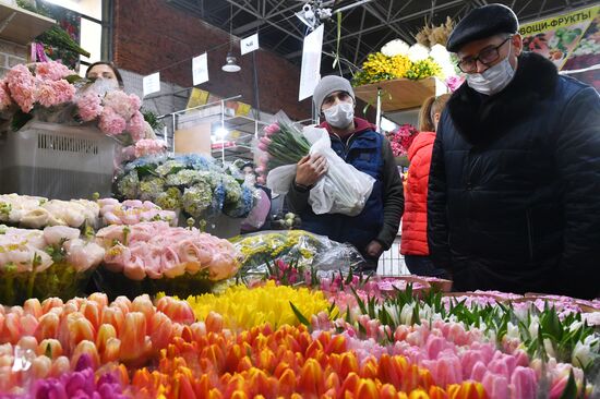 Продажа цветов накануне 8 марта