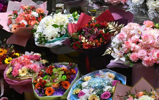 Продажа цветов накануне 8 марта