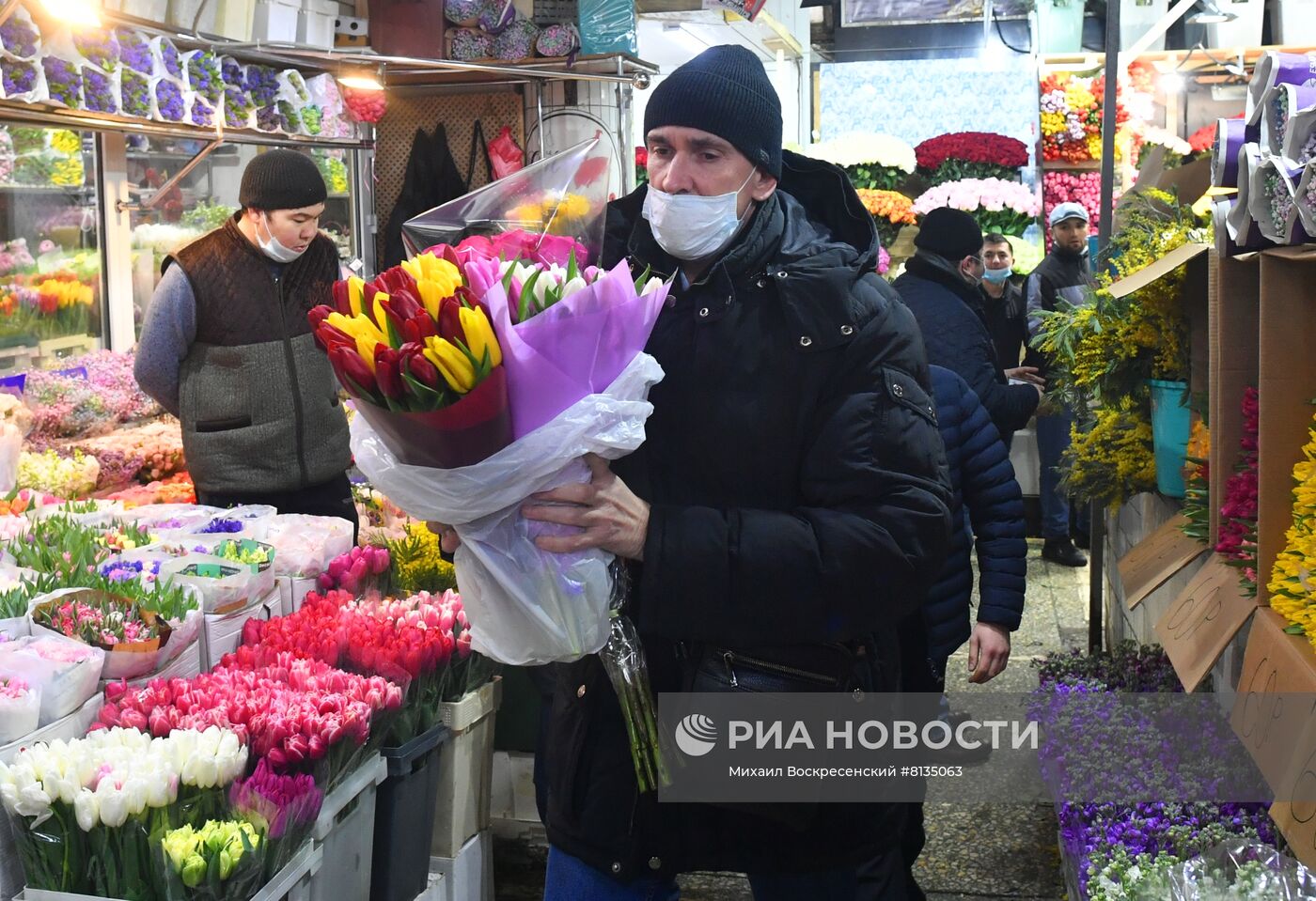 Продажа цветов накануне 8 марта