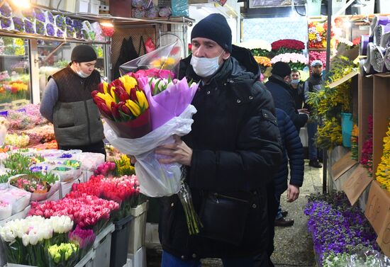 Продажа цветов накануне 8 марта