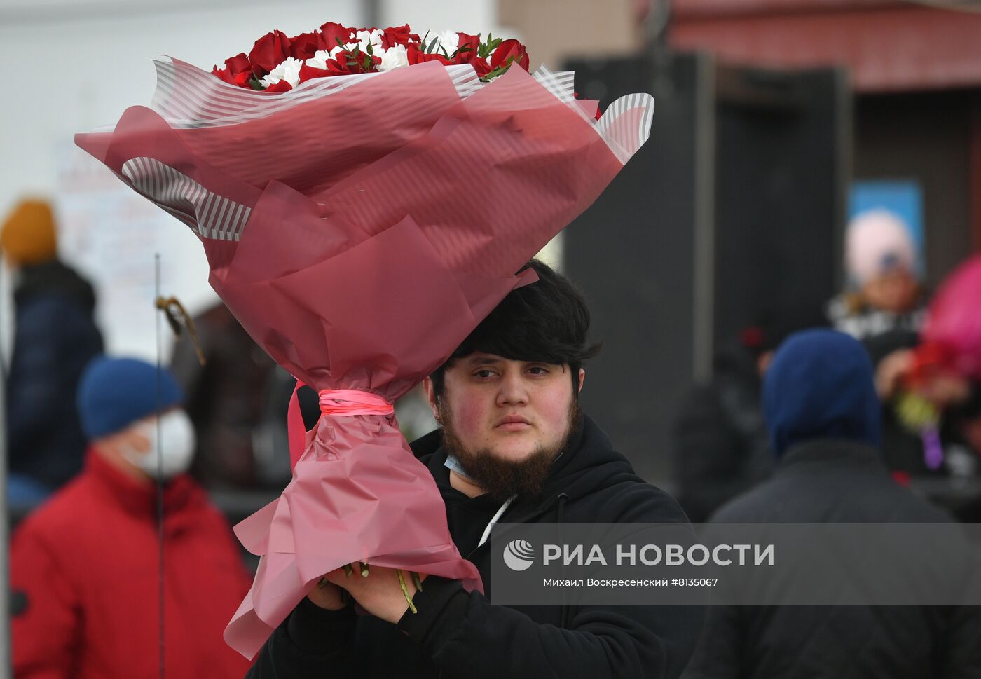 Продажа цветов накануне 8 марта