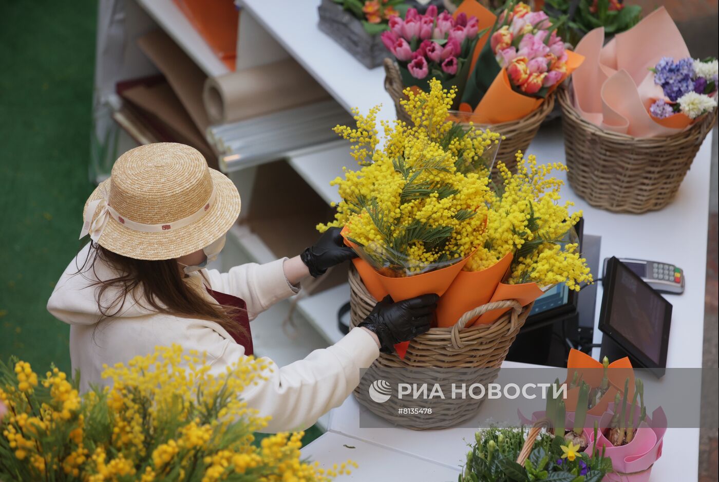 Продажа цветов накануне 8 марта