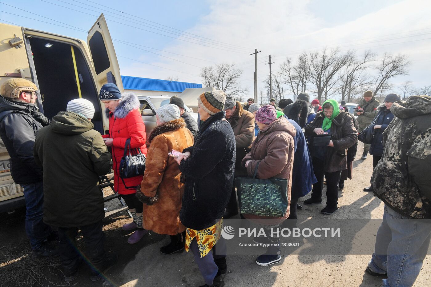 Помощь беженцам из окрестностей Мариуполя и жителям на территориях ДНР