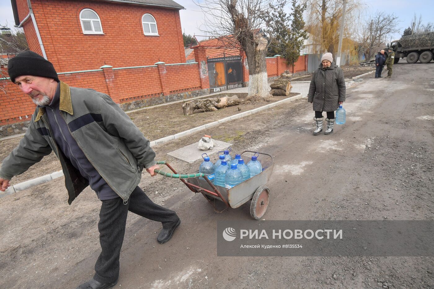 Помощь беженцам из окрестностей Мариуполя и жителям на территориях ДНР