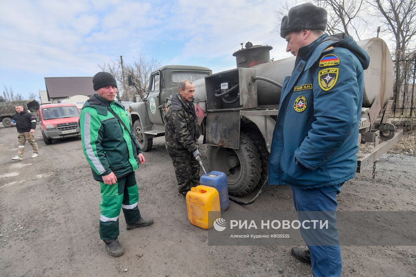 Помощь беженцам из окрестностей Мариуполя и жителям на территориях ДНР