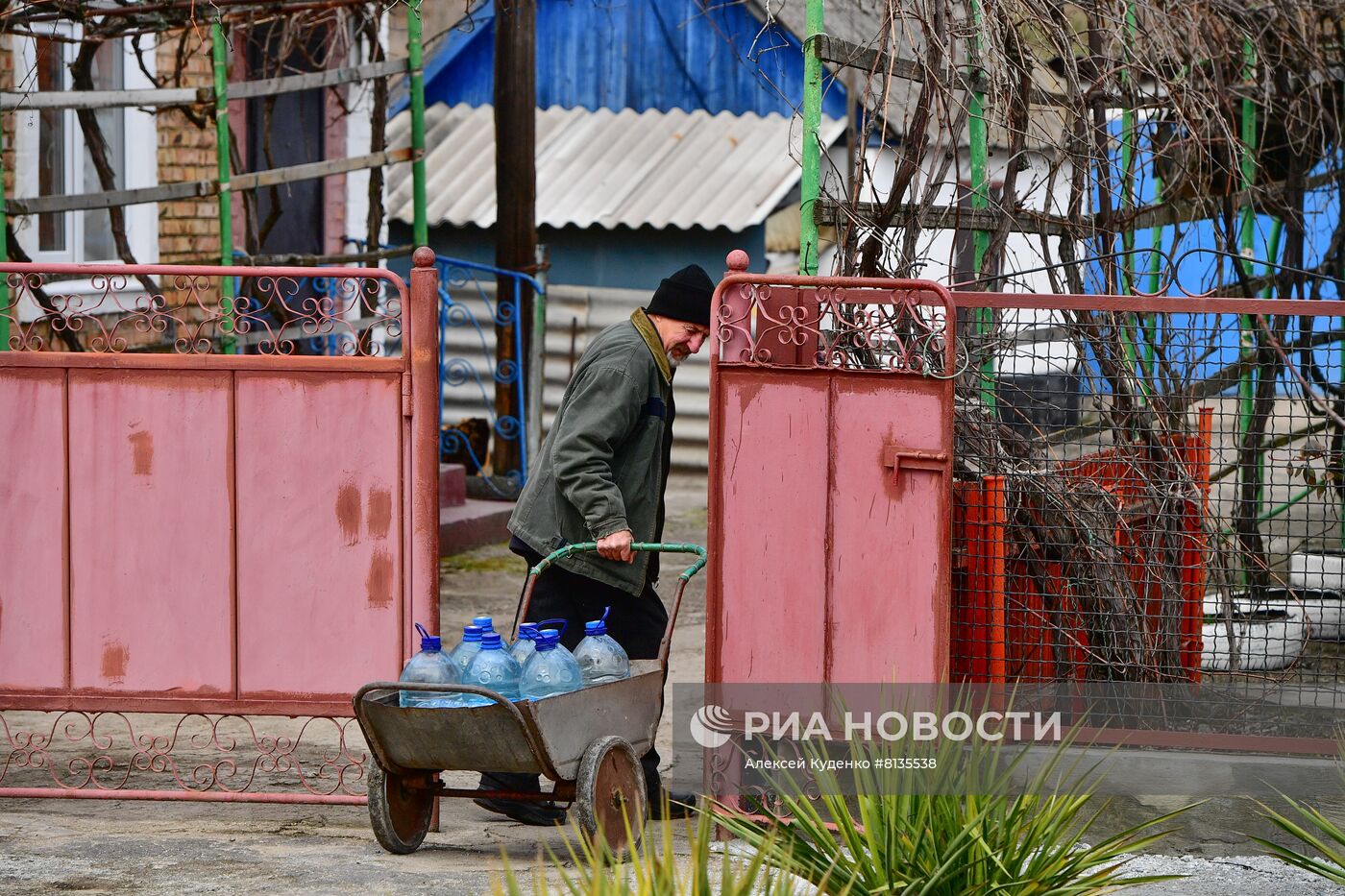 Помощь беженцам из окрестностей Мариуполя и жителям на территориях ДНР