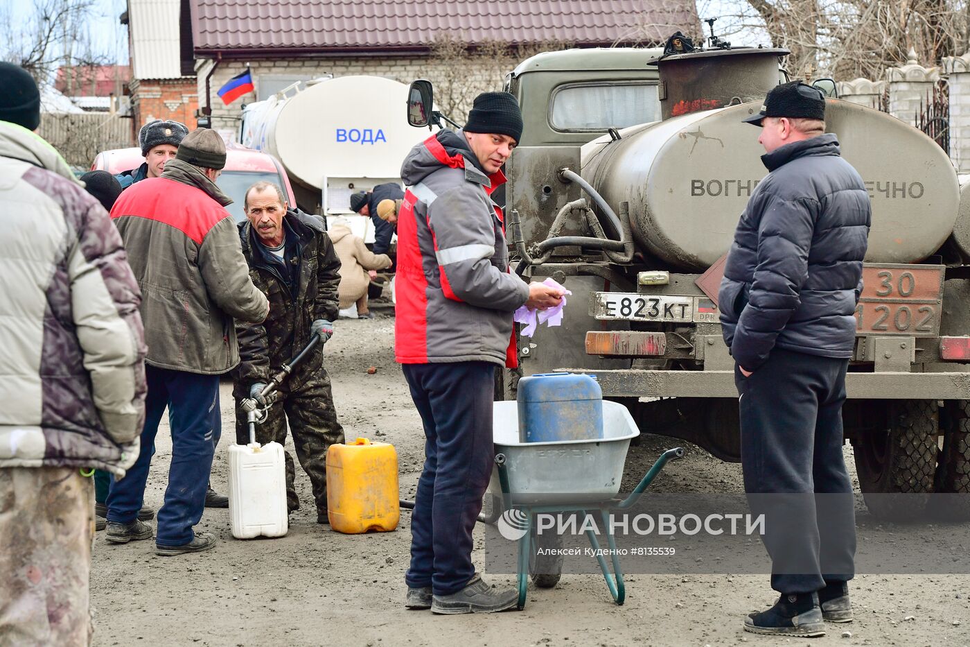 Помощь беженцам из окрестностей Мариуполя и жителям на территориях ДНР