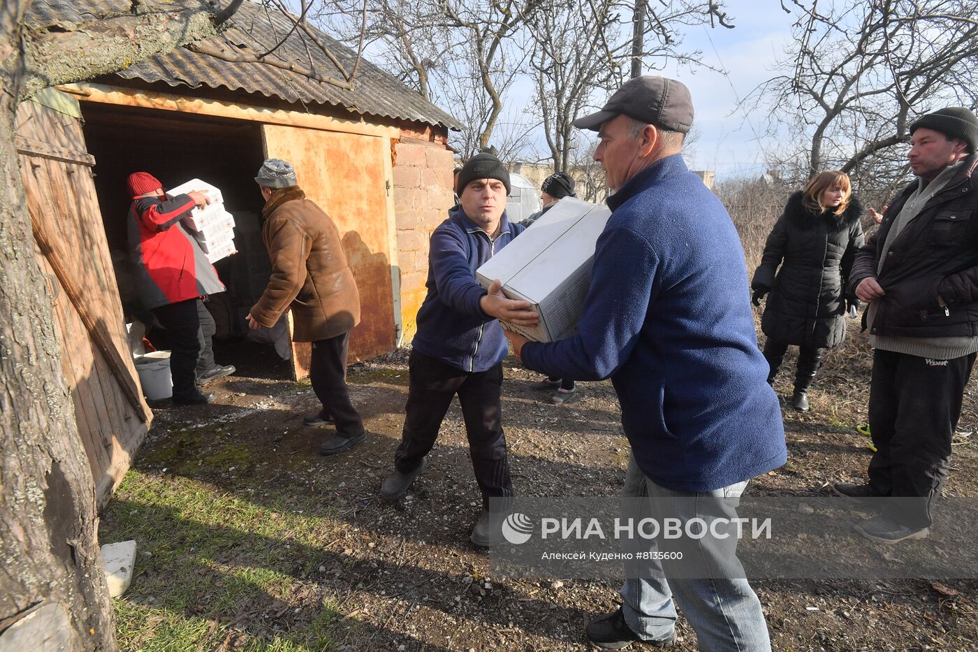 Помощь беженцам из окрестностей Мариуполя и жителям на территориях ДНР