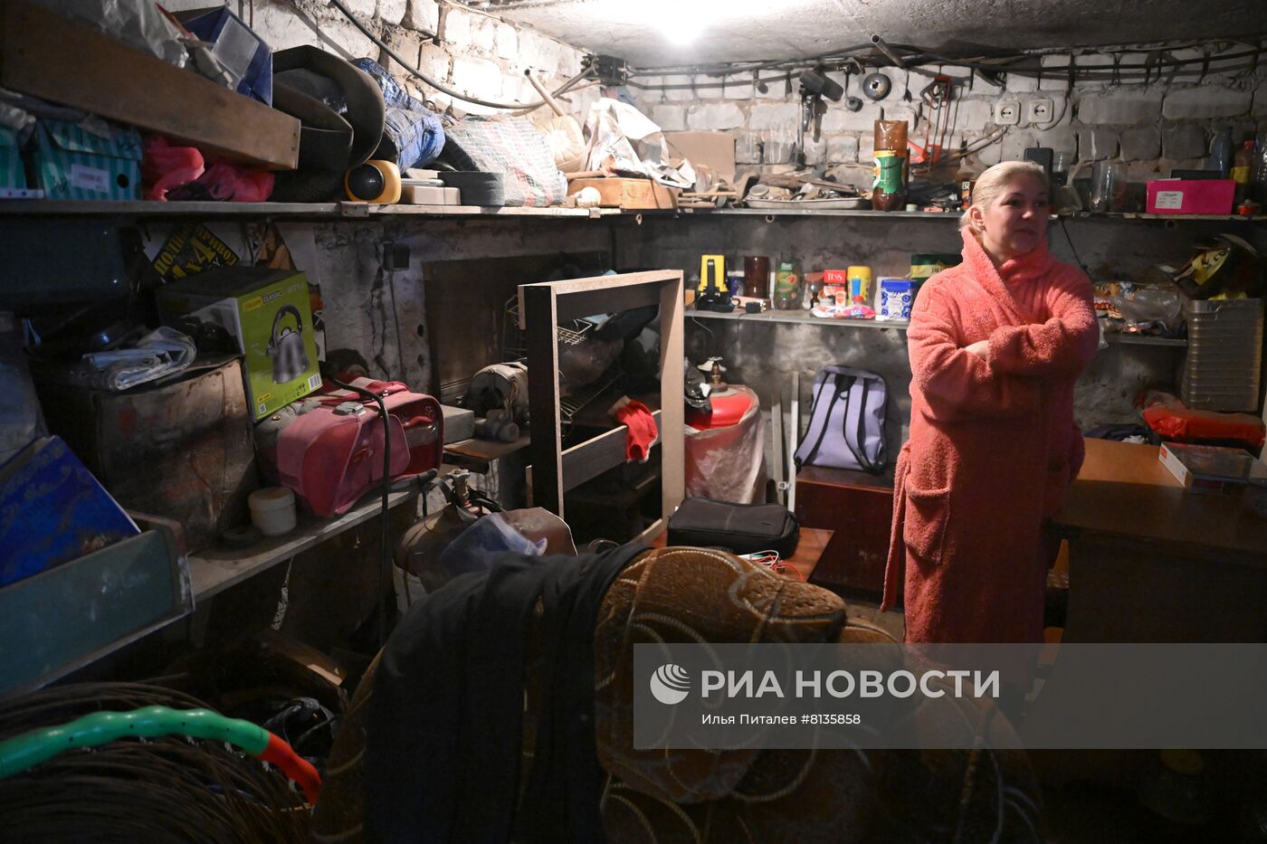 Жители поселка шахты имени Гагарина в Горловке