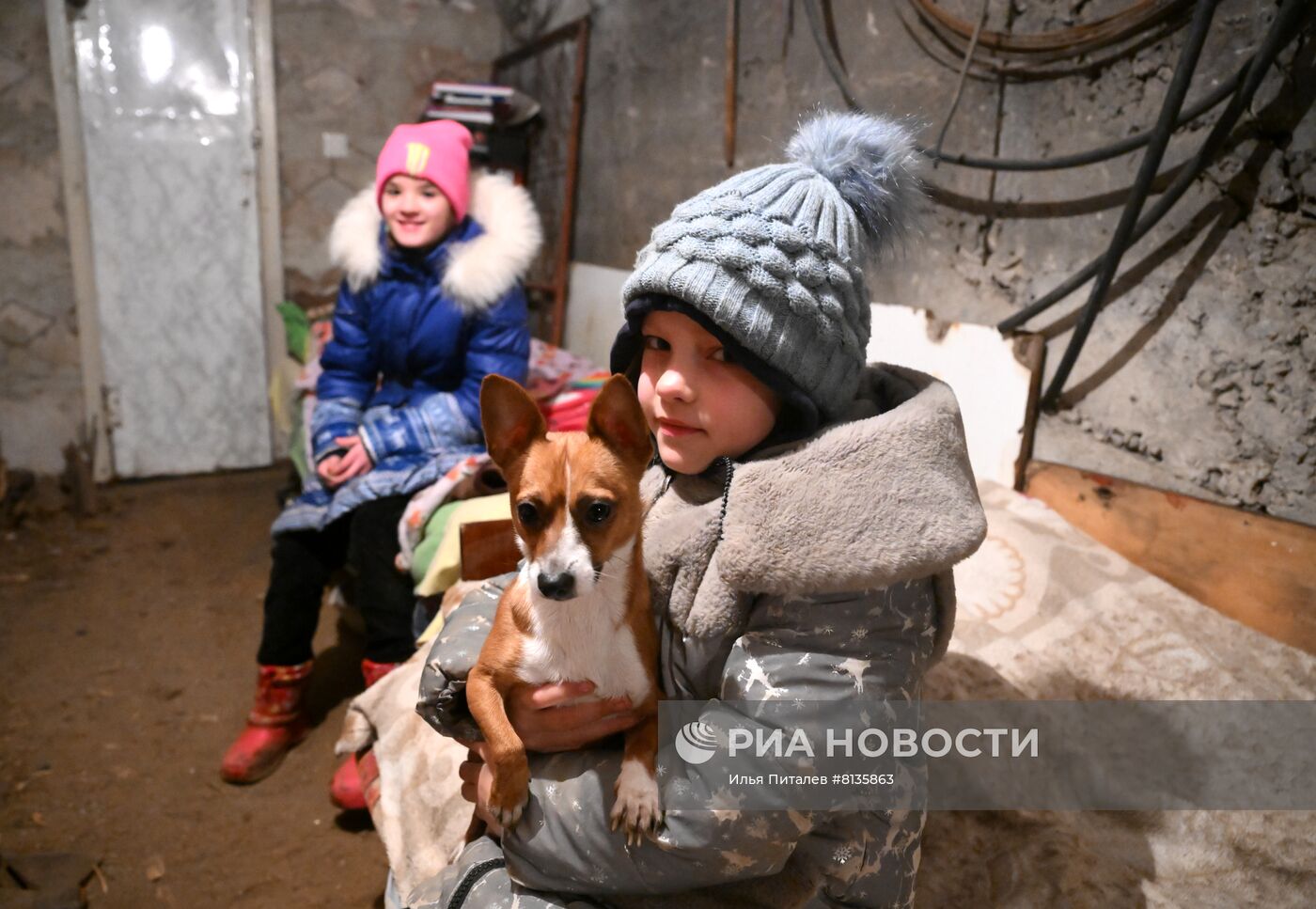 Жители поселка шахты имени Гагарина в Горловке