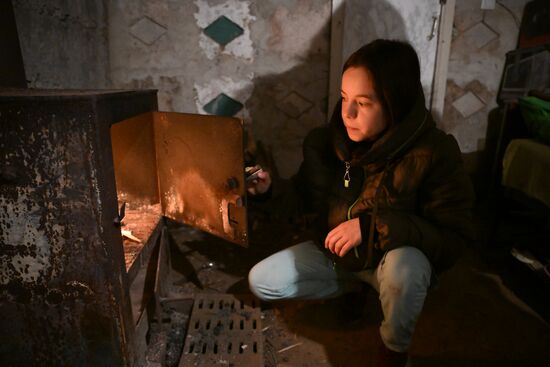 Жители поселка шахты имени Гагарина в Горловке