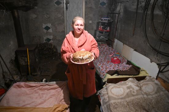 Жители поселка шахты имени Гагарина в Горловке